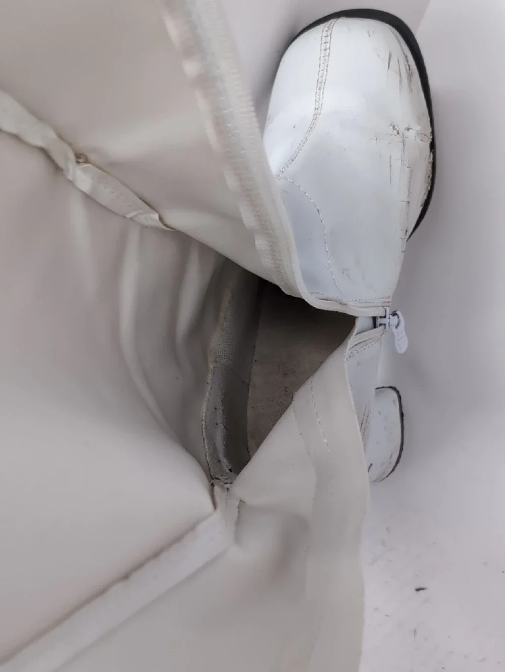 Pre-Loved White Go Go Boots
